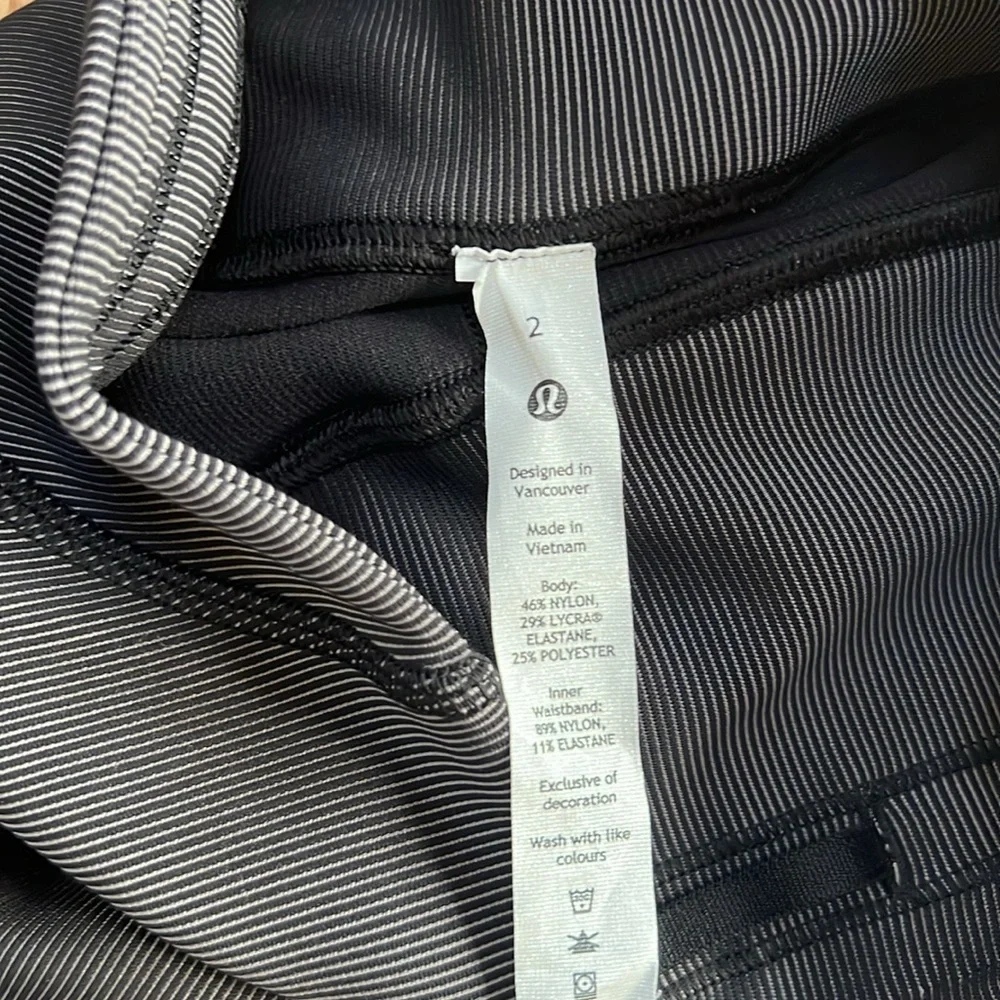 New! Lululemon SZ 2, Base pace HR tight Two tone ribbed 25” leggings.
